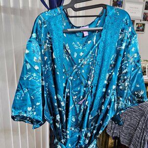 Amoureuse Short strap nightgown and matching robe Sliky size 4x